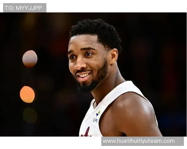 米切尔半场表现亮眼5中3贡献7分1板2助2断展现实力 米切尔半场表现亮眼5中3贡献7分1板2助2断展现实力