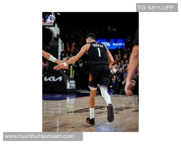 布克上半场表现出色17分钟内高效贡献13分5助攻2抢断助力球队攻防两端